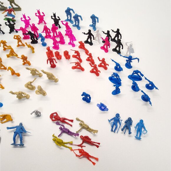 Toy Figurines Vintage Astronauts, Divers, People, Fantasy Mixed Approx 125 pcs - Picture 2 of 14